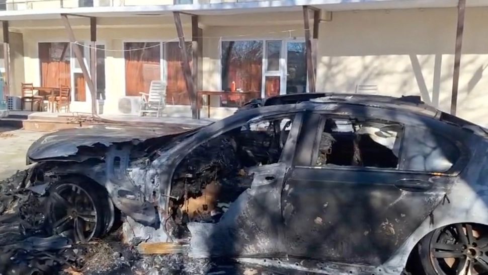 Mașina unui om de afaceri din Constanța s-a făcut scrum, în parcarea Hotelului Histria, din Mamaia - FOTO