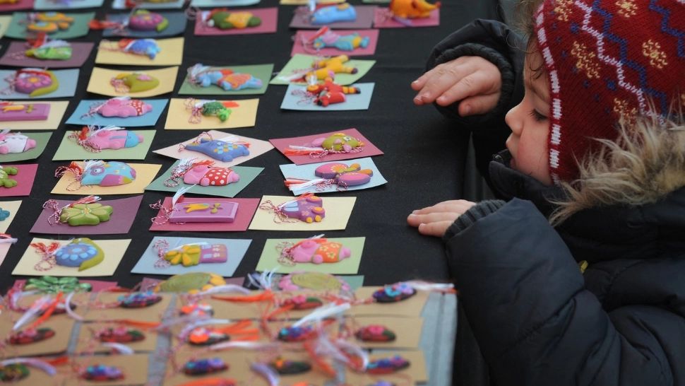 Ce să NU oferi niciodată drept mărțișor. Aduce doar ghinion și ceartă în casă