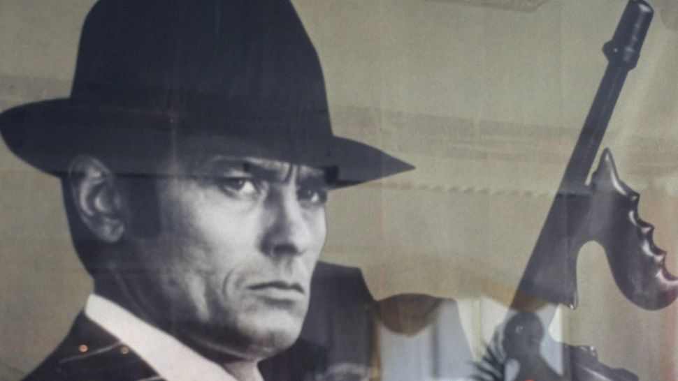 Descoperire șocantă în casa lui Alain Delon. Actorul are un arsenal de arme de foc, deși există semne de întrebare privind discernământul său 