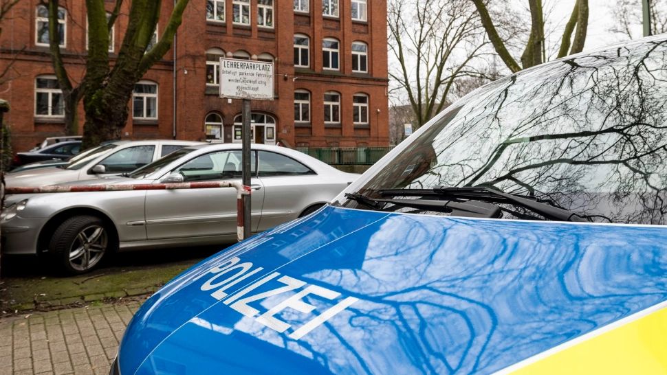 Germania, zguduită de încă un atac cu cuțitul la o școală. Doi copii de 9 și 10 ani, răniți