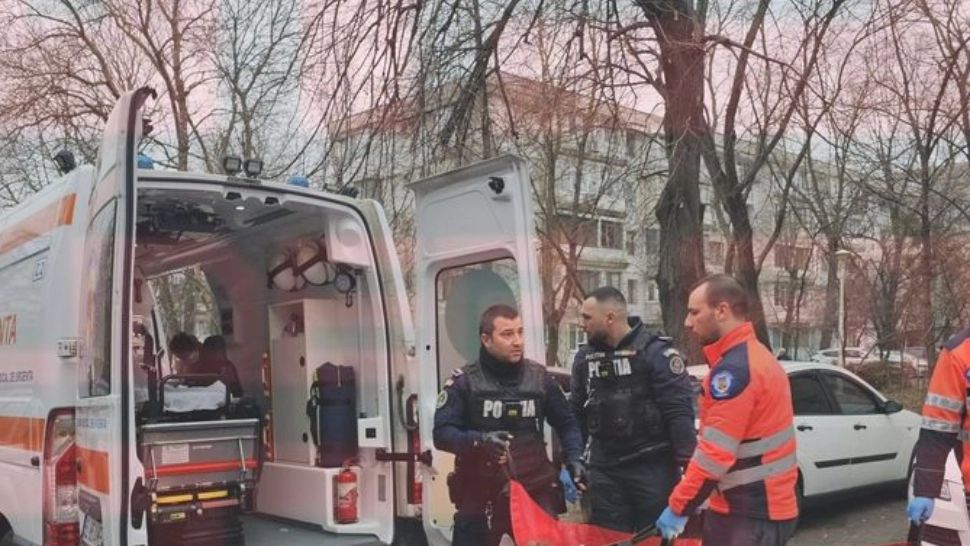 Atac sângeros în Galați! Un tânăr și-a înjunghiat părinții, dar și un polițist venit la intervenție