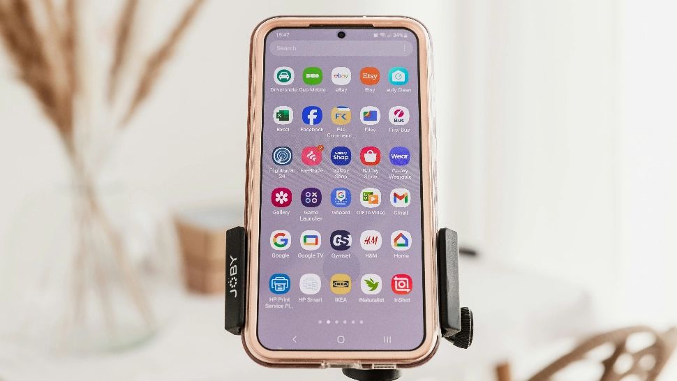 Samsung S23 – un telefon versatil și tineresc (P)