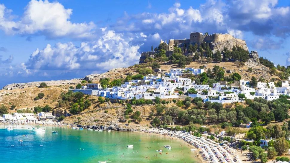 Grecia va oferi excursii gratuite în Rodos turiștilor prinși în incendiile de anul trecut 