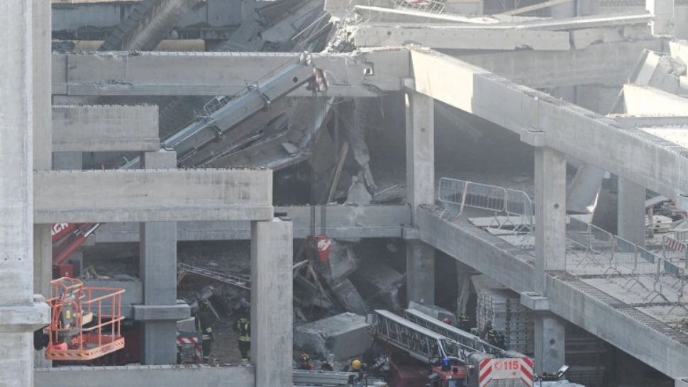 Trei muncitori români, grav răniți după prăbușirea unui șantier. Alte trei persoane au murit în accident