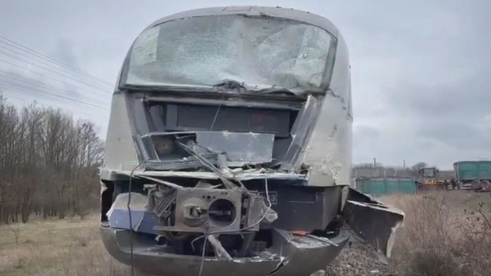 Accident grav între un tren și un TIR. A fost activat planul roșu. Mecanicul de locomotivă este rănit VIDEO