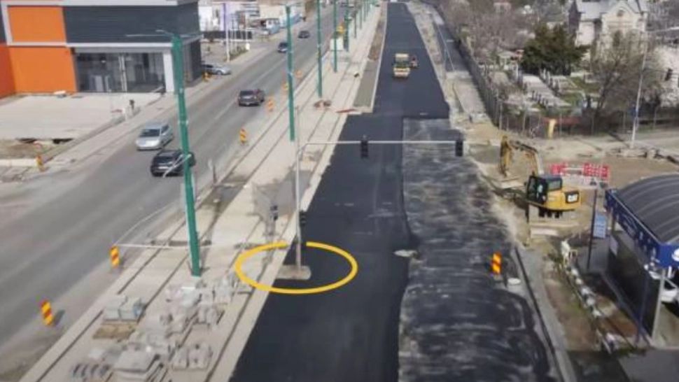 "Capodoperă" marca Dorel, la Timișoara. Un stâlp de semafor a fost fixat în mijlocul unei șosele proaspăt asfaltate