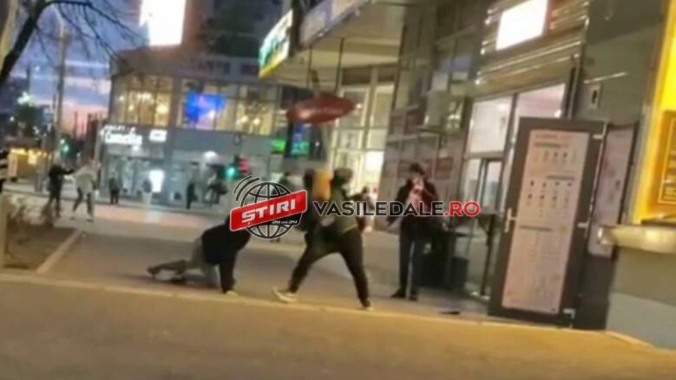 Tânăr înjunghiat de un fost coleg de liceu, în plină stradă, la Baia Mare. Ce le-a spus agresorul polițiștilor: explicația este halucinantă