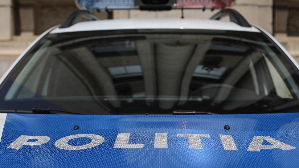 Angajat la Protecţia Copilului, prins în flagrant când primea mită: cerea bani lunar pentru a atesta în fals minori în întreținere