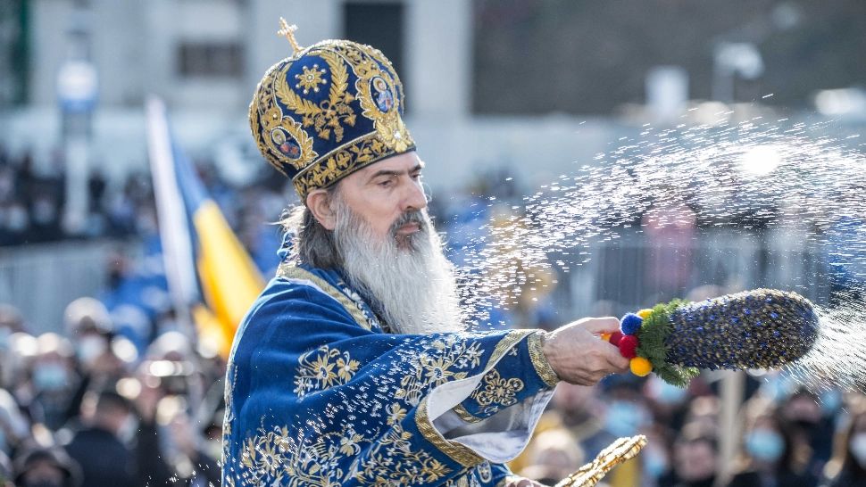 Ce spune Înaltpreasfințitul Teodosie despre "patima statului pe telefon"