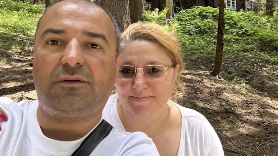 Scandalul soților Șoșoacă, departe de final. Cine este blonda cu care s-a afișat Silvestru Șoșoacă. Noi informații despre mama senatoarei 