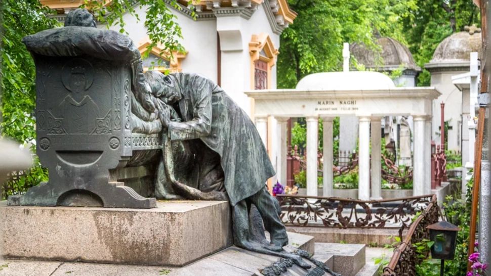 Este una dintre cele mai frumoase statui din Cimitirul Bellu. În spatele ei se ascunde însă o iubire interzisă: povestea impresionantă