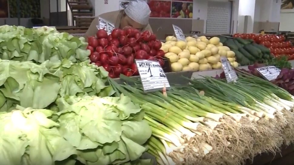 Postul Paștelui, tot mai greu de ținut! Prețurile la legume și fructe au explodat: oamenii trec neputincioși pe lângă tarabe