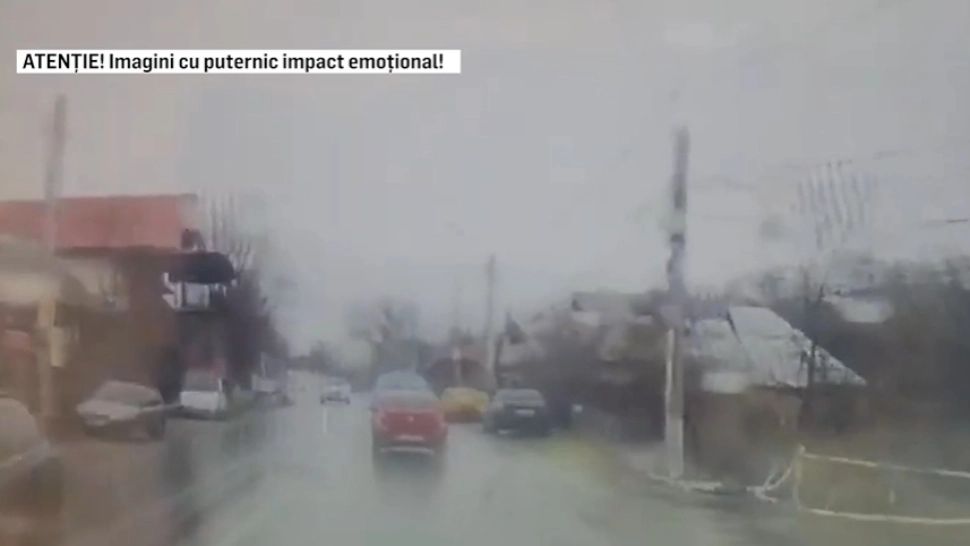 6 oameni la spital, după un carambol pe un drum din județul Bacău. Traficul rutier, afectat de vremea extremă   