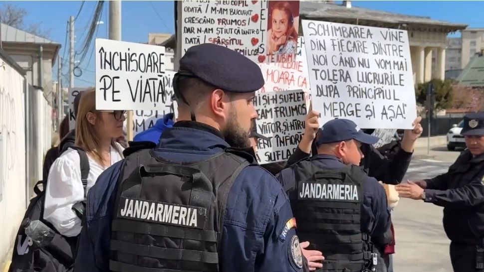 Criminalul de la Grădina Botanică din Craiova vrea pedeapsă redusă. Prietenii victimelor au scandat „Închisoare pe viață!”