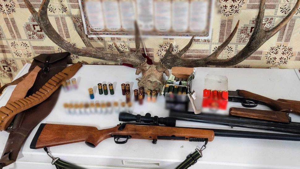 Captură impresionantă a polițiștilor într-un caz de braconaj cinegetic: 19 arme letale și 2.279 de cartușe 