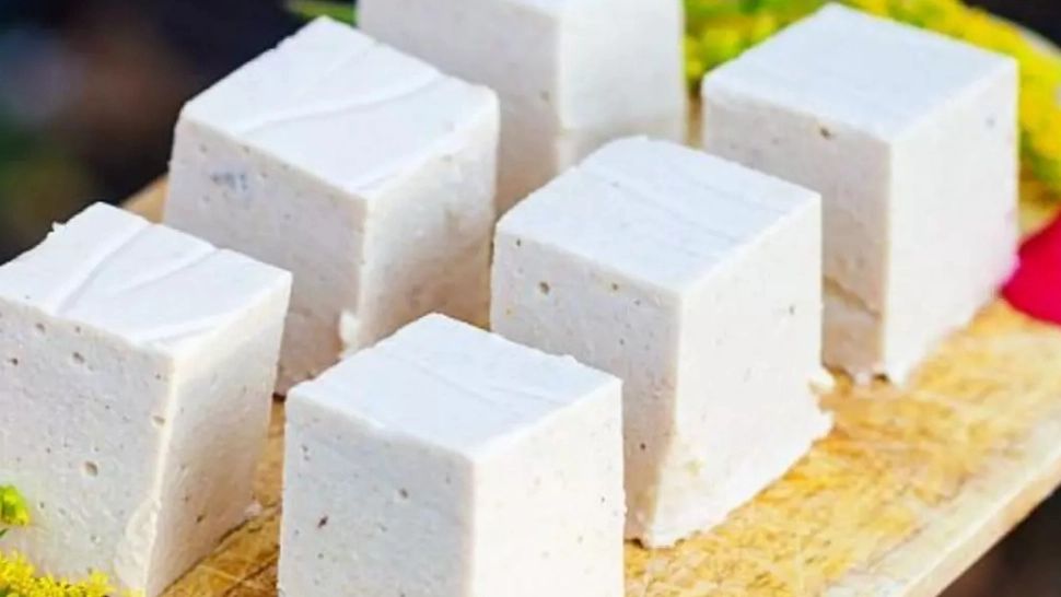 Pericolul uriaș din brânza vegetală. Medic: „O pastă de amidon, un produs plin de aditivi!” Ce riscăm să pățim