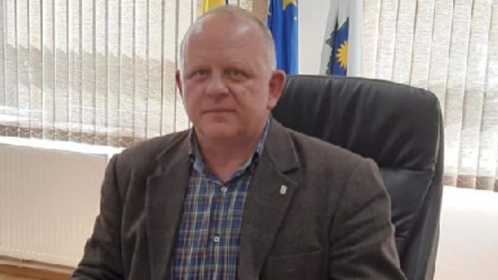 Primar scăpat de judecători. Deși și-a „dat” niște terenuri, instanța a considerat că fapta nu există 