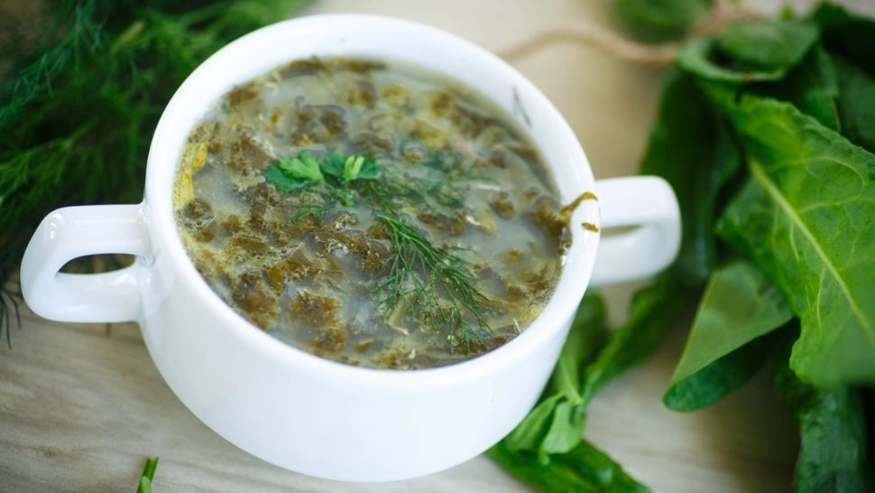 Rețeta perfectă pentru post: Ciorbă de ștevie acrită cu zeamă de varză