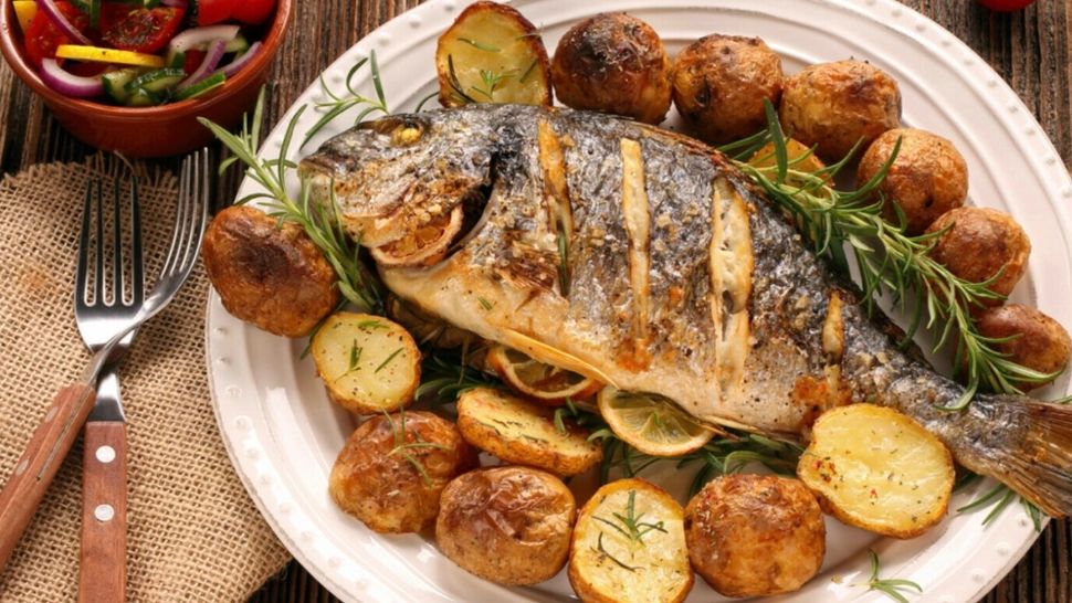 Consumul de pește te-ar putea ajuta să pierzi în greutate. Sfaturi utile pentru o siluetă de invidiat