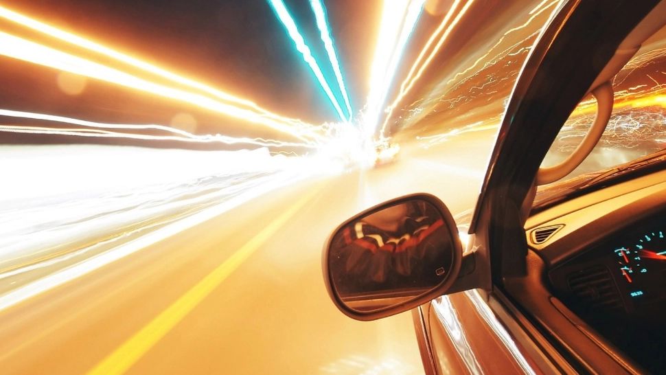 Limbajul șoferilor, tradus pentru neinițiați. Ce înseamnă, de fapt, să "dai avarii sau flash-uri"?