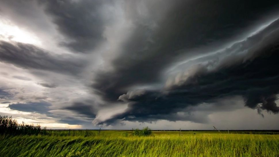 Vremea 27 iunie. Nu scăpăm de caniculă, dar vor fi și ploi torențiale și vijelii. Unde va lovi potopul