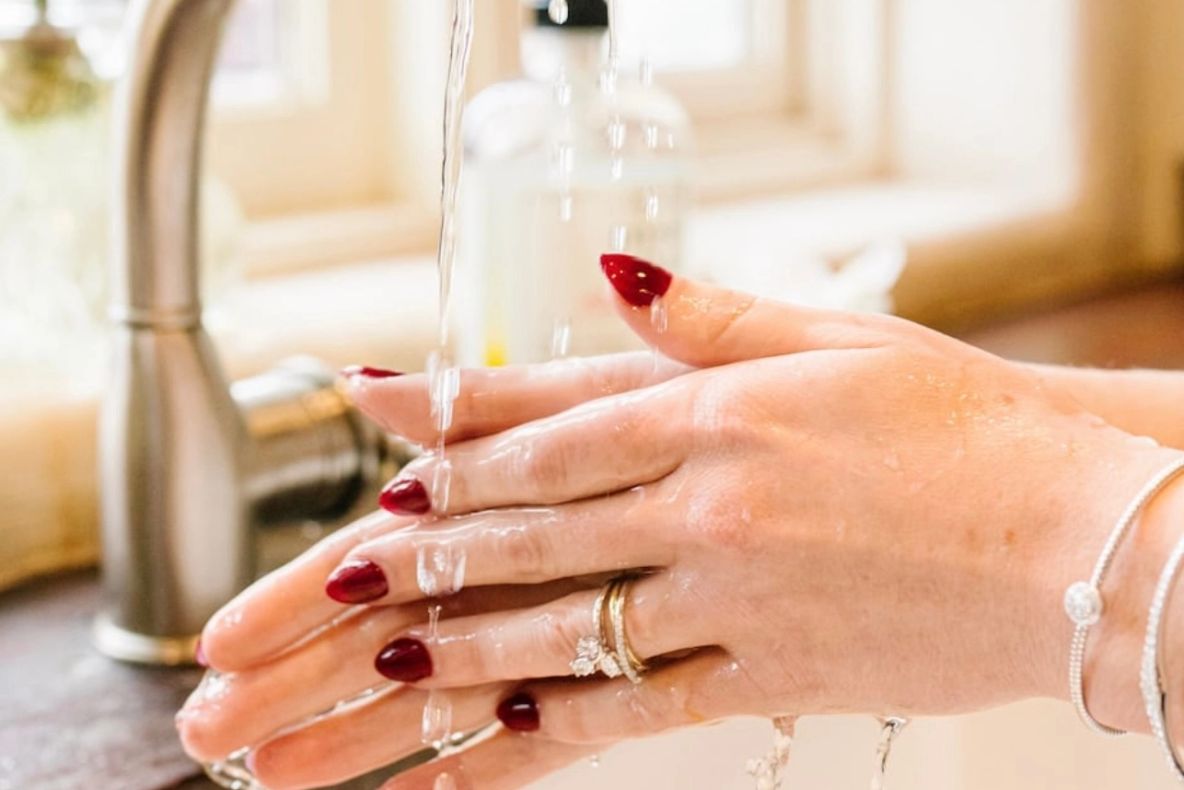 De ce nu este bine să scoți inelele când te speli pe mâini