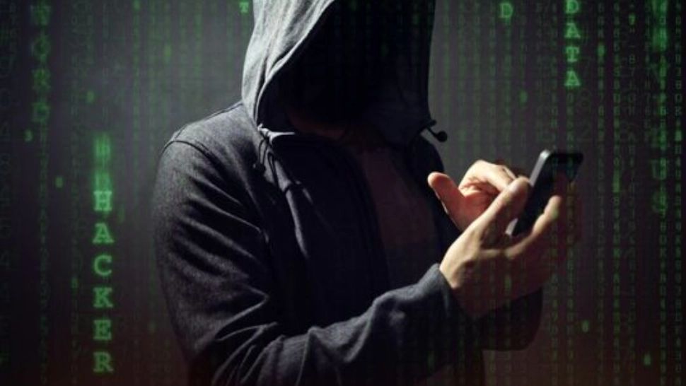 Avertismentul poliției: Un nou mod de înșelăciune, prin apeluri telefonice. Tehnologia prin care afișează numărul de telefon al instituțiilor de încredere 