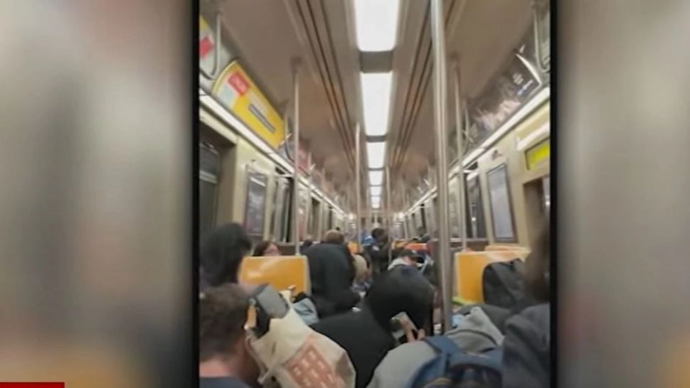 Bărbat împușcat mortal în cap, în metrou. Panică în rândul pasagerilor. De la ce a pornit totul VIDEO