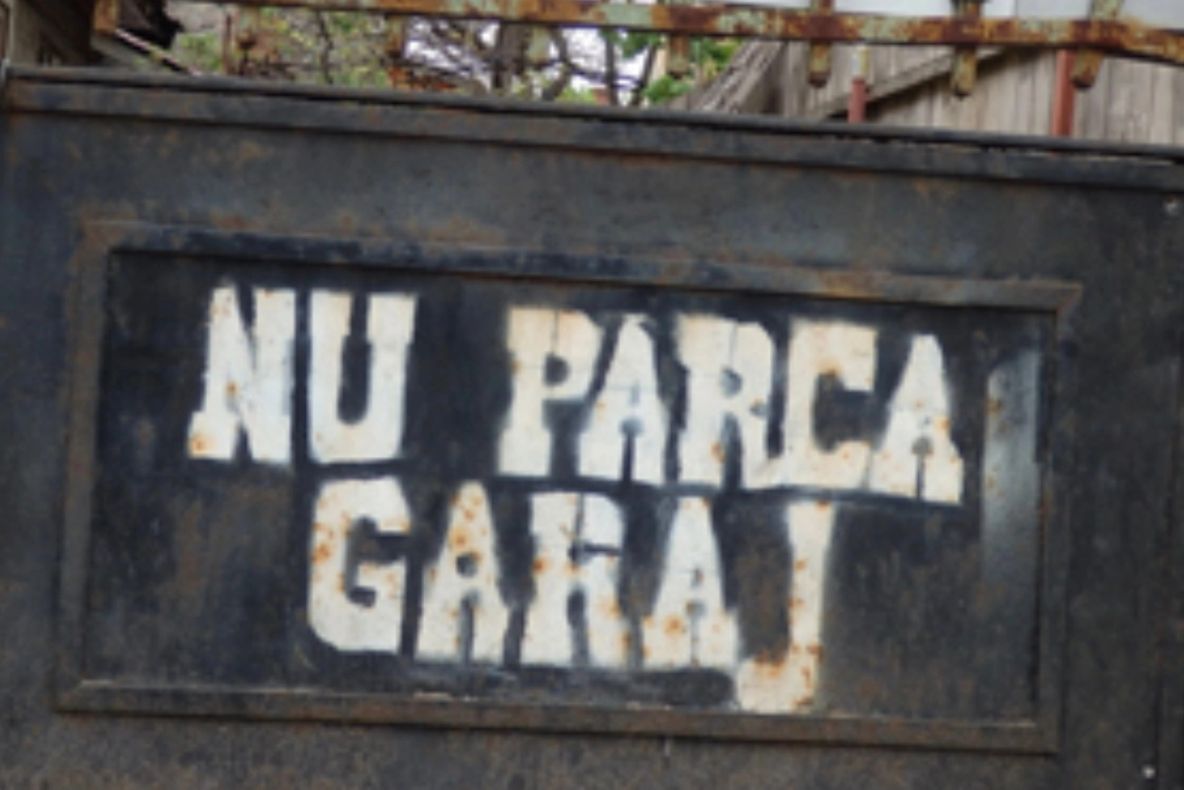 Un bărbat din Brașov își vinde garajul cu un preț halucinant: "E inclusă și mașina în preț?" - FOTO