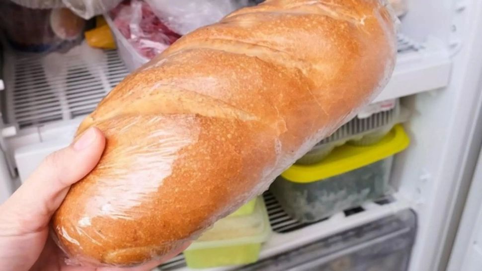 Ce se întâmplă în corpul tău dacă mănânci zilnic pâine ținută în frigider