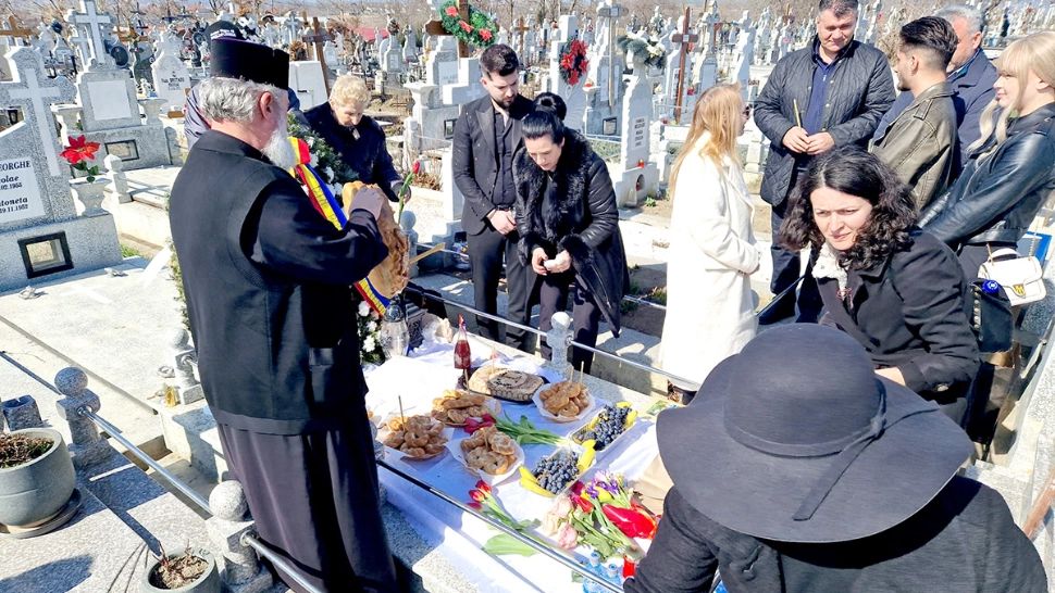 Primăria Vaslui a trecut la alt nivel. A organizat un parastas pe care l-a trecut la...evenimente culturale