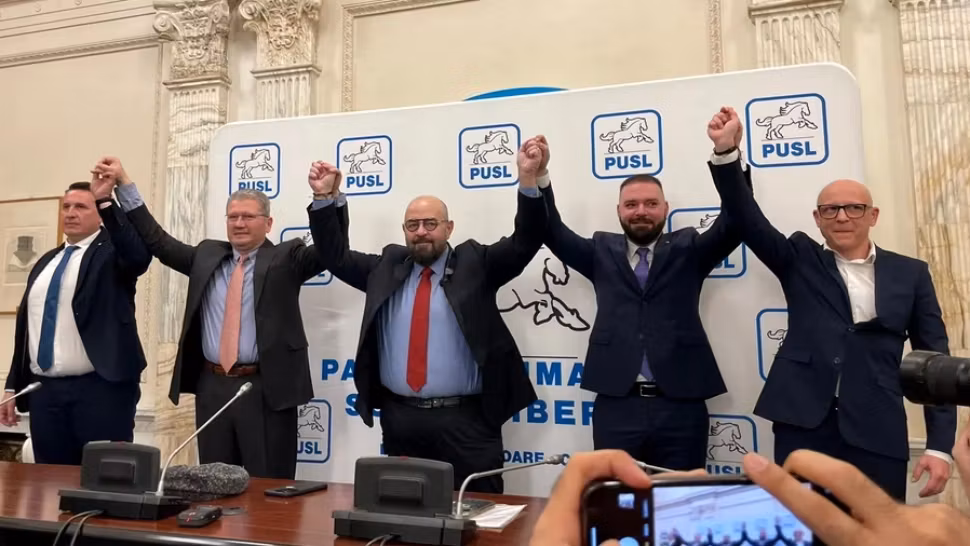 Caracatița lui Piedone. Zeci de rude și apropiați, plasați în funcții bine plătite din administația locală