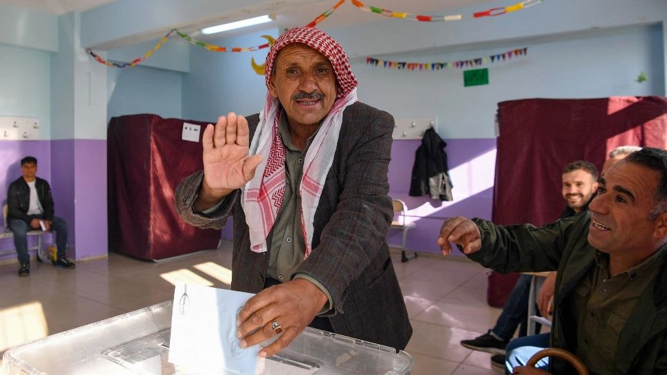 Incident grav în ziua scrutinului din Turcia, soldat cu un mort şi 12 răniţi în Turcia. Ce s-a întâmplat, de fapt