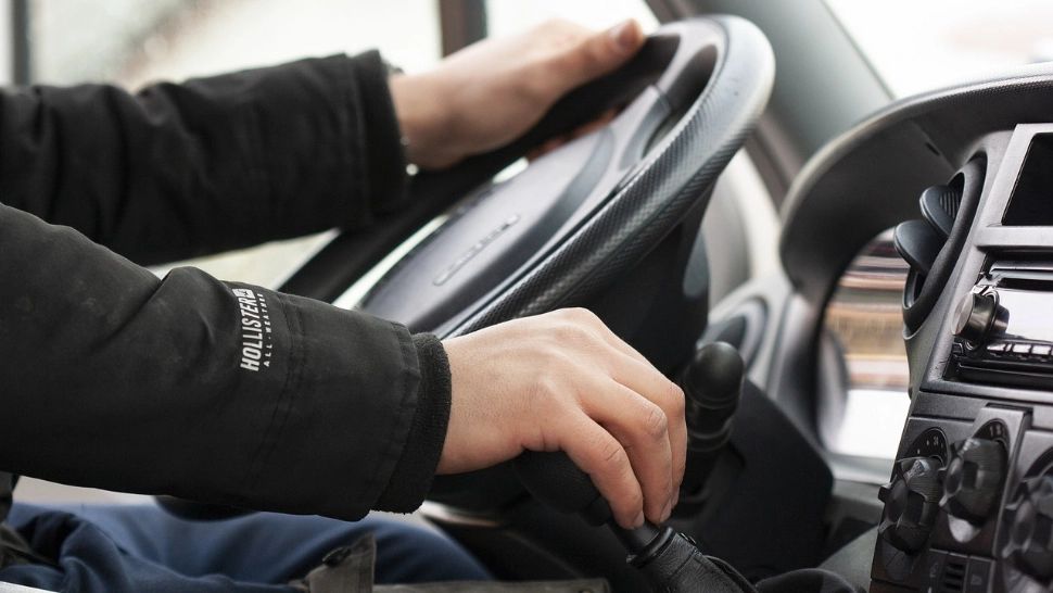 Examen de conducere pe zăpadă și polei și perioadă de probă de 2 ani. Ce alte reguli draconice a pregătit UE pentru șoferi