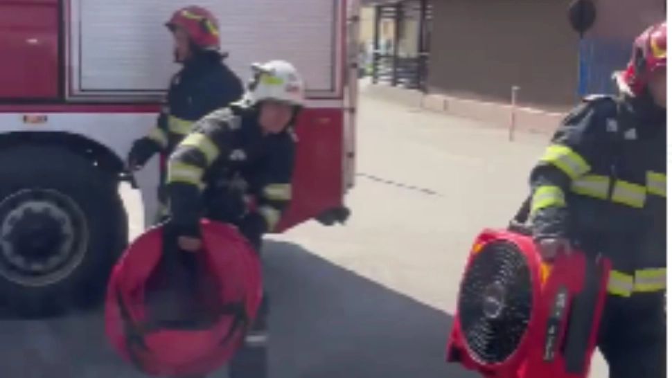 Incendiu la Spitalul Rovinari: zeci de oameni au fost evacuați. Intervenție masivă a pompierilor - VIDEO