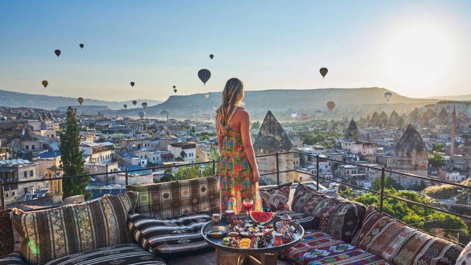 Țara unde se poate trăi decent cu puțin peste 2.000 de lei. Mulți români se duc în vacanță acolo