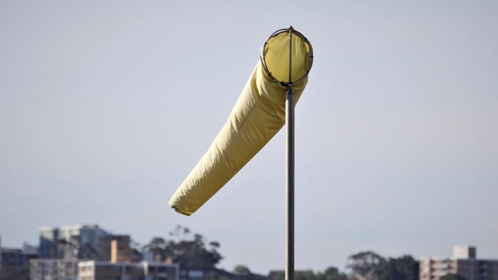 Cod galben de vânt puternic pentru mai multe județe ale țării. Rafalele vor ajunge și până la 80-100 km/h