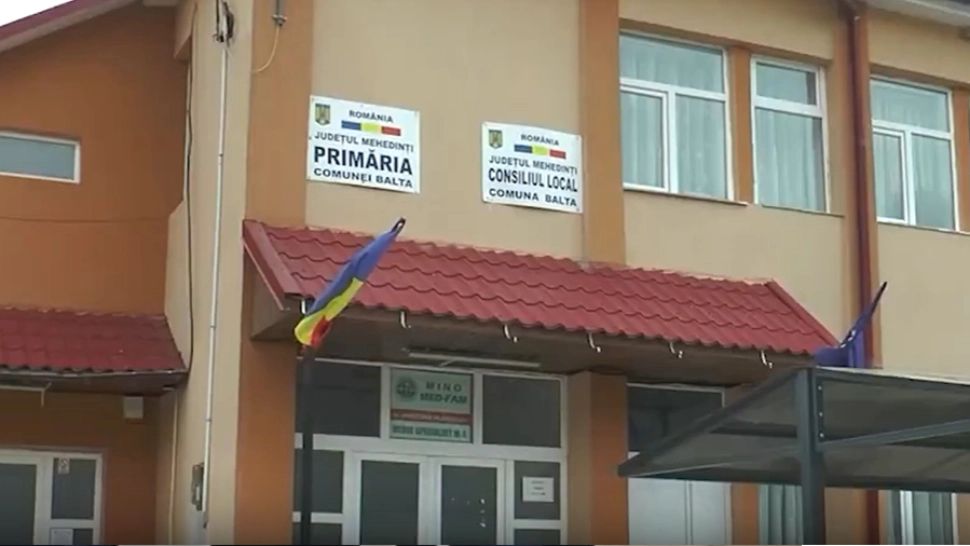 Angajat al unei primării din Mehedinți, în conflict de interese! Și-a semnat autorizația pentru propria pensiune