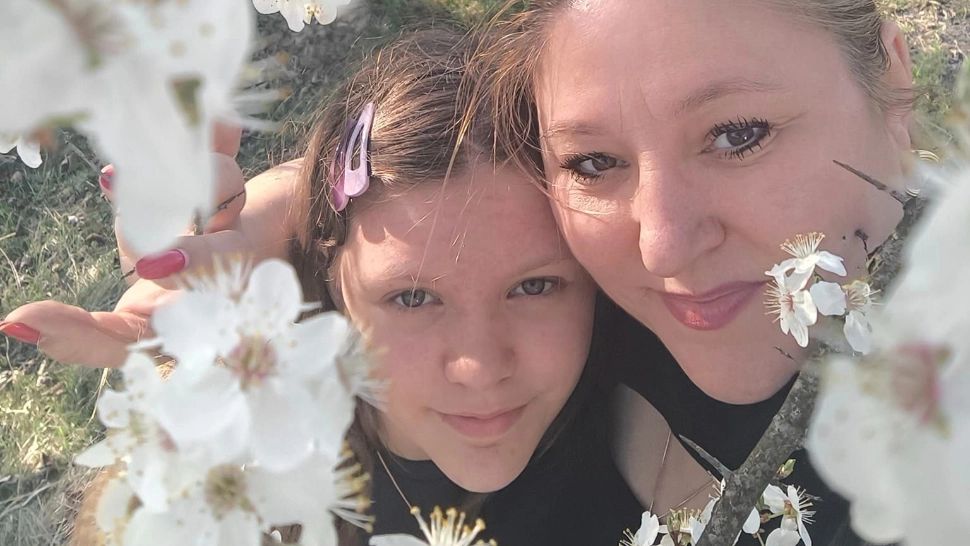 Diana Șoșoacă a scos "asul" din mânecă. Senatoarea lui Putin se promovează folosindu-și fiica, în online - FOTO