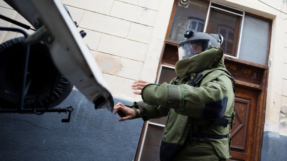 Un elev a dus la școală un stabilizator de bombă. Panică în rândul copiilor - FOTO