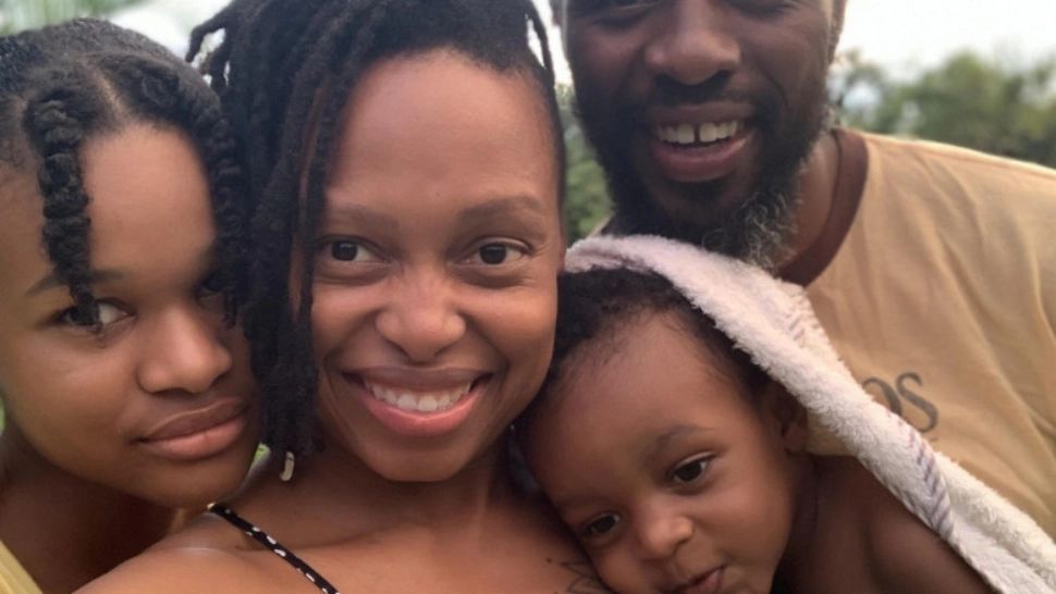 Povestea emoționantă a unei femei bolnave de cancer. Tânăra mamă a decis să se mute împreună cu familia în „zona albastră”, apoi a urmat minunea