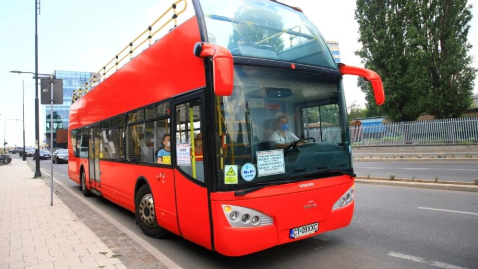 Patru autobuze etajate vor circula la Constanța, în minivacanţa de 1 Mai şi Paşte. La cât ajunge costul unei călătorii