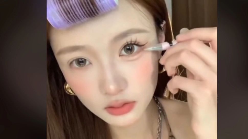 Ce este Aegyo sal, tendința virală de machiaj coreean de pe Tiktok. Mărește ochii incredibil de mult! VIDEO