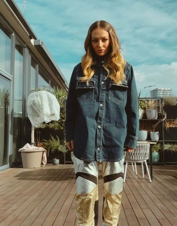 Parfumul preferat al Deliei costă cât jumătate din salariul unui om de rând! Artista rupe tăcerea: de la ce i se trage pasiunea pentru parfumuri