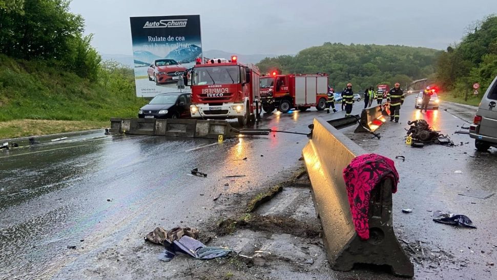 Accident cu 7 victime, la ieșirea din Deva spre Mintia: un microbuz plin cu pasageri s-a izbit de un parapet