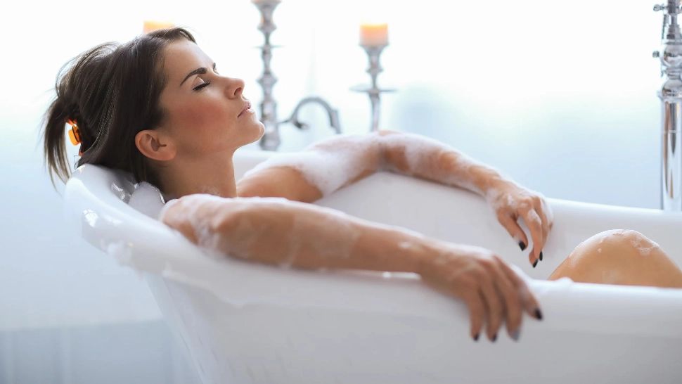 Mituri vs. Realitate: De ce nu este bine să faci baie după ce ai mâncat? 