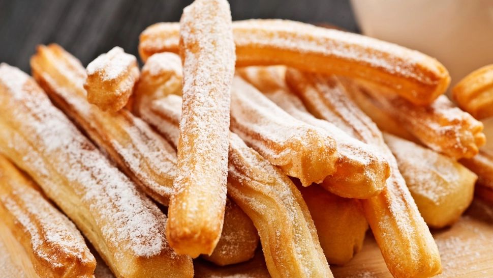 Churros. Rețetă de gogoși spaniole ușor de preparat. Cum se face aluatul opărit