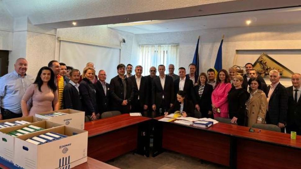 Deși este cercetat pentru corupţie, Iulian Dumitrescu şi-a depus candidatura pentru un nou mandat la șefia CJ Prahova