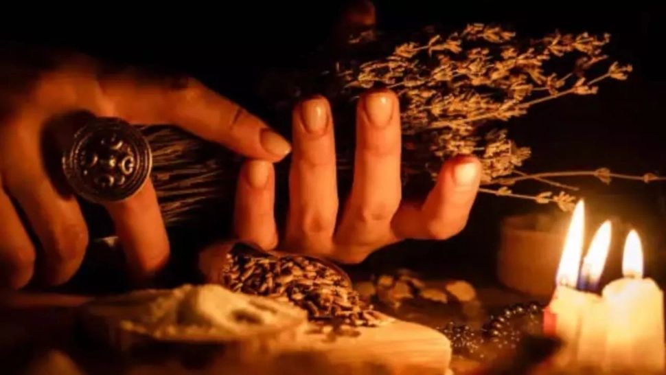 O femeie a fost răpită și dusă cu forța la o mănăstire, pentru dezlegare de farmece. Scene medievale în Fălticeni