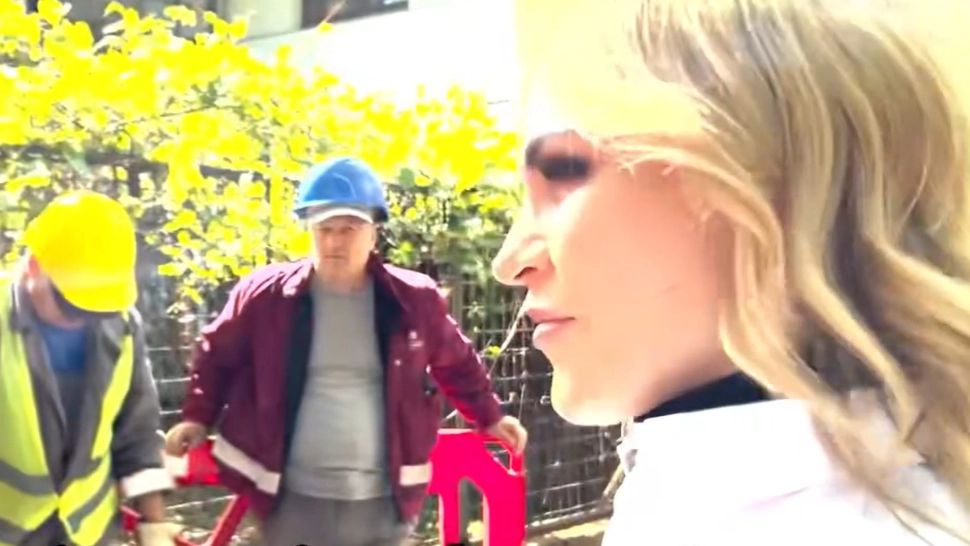 Gabriela Firea, mesaj ironic pentru Nicușor Dan de la locul avariei care a lăsat jumătate de București fără apă caldă: Poate e la tribunal, cu vreun așa-zis rechin imobiliar - VIDEO